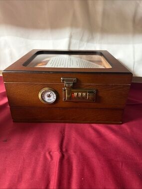 Wood Finish Humidor Display Box in Brown by